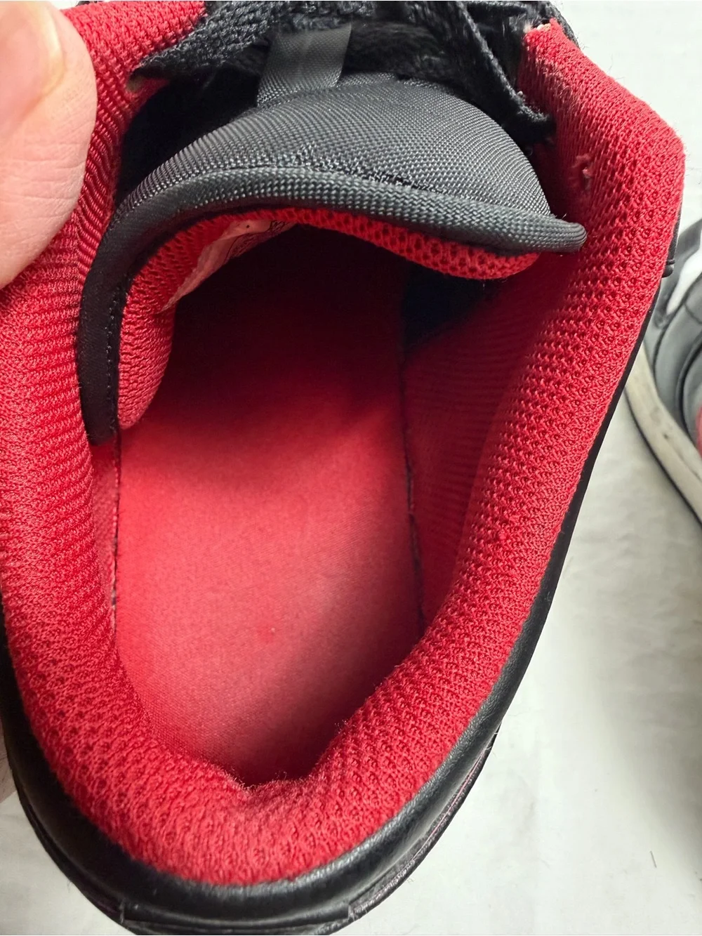 Nike Men's Black White and Red Low-Top Sneakers